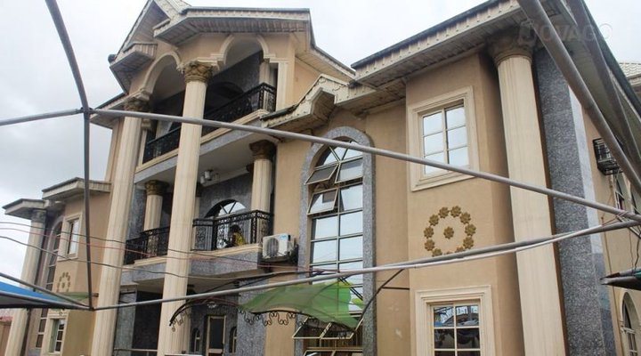 Precious Garden Hotel