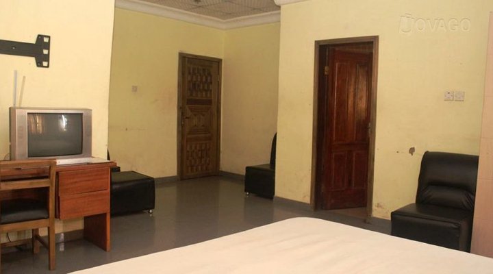 Precious Garden Hotel