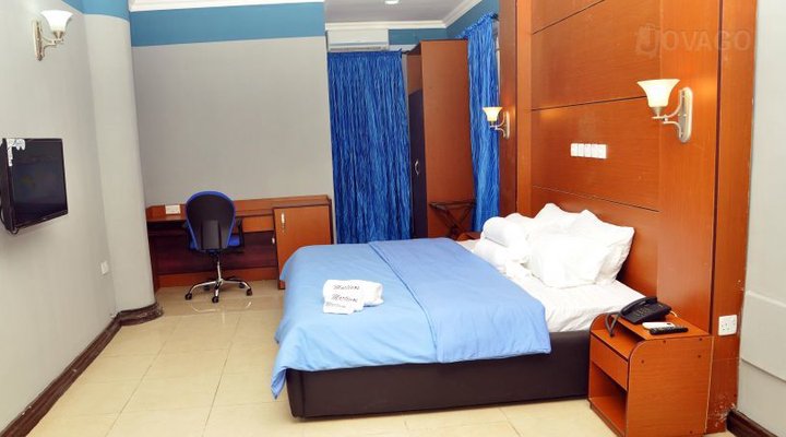 Martinos' Hotel and Suites