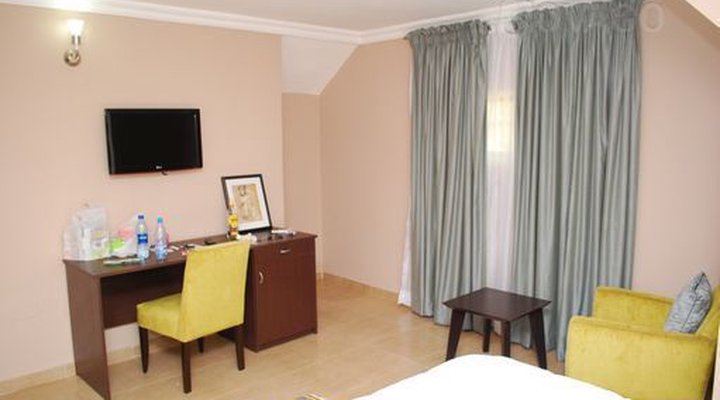 Valley Point Hotel & Suites