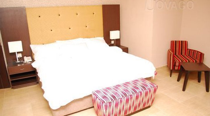 Valley Point Hotel & Suites