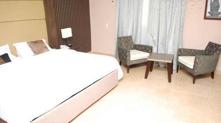 Valley Point Hotel & Suites