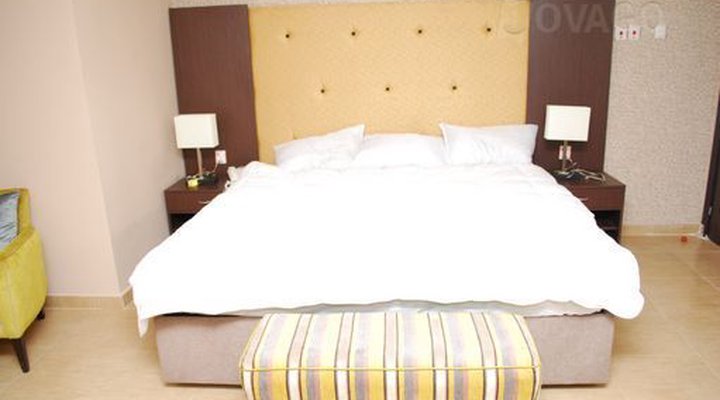 Valley Point Hotel & Suites