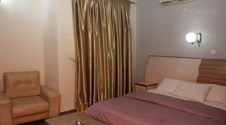 VicMike Villa Hotel & Suites