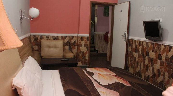 VicMike Villa Hotel & Suites