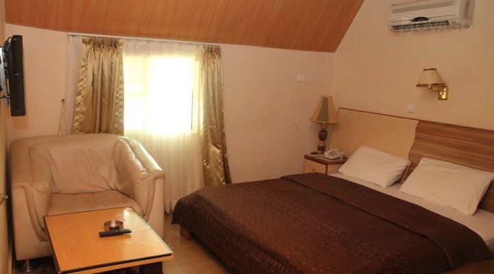 VicMike Villa Hotel & Suites