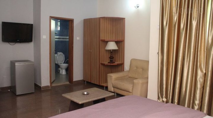 VicMike Villa Hotel & Suites