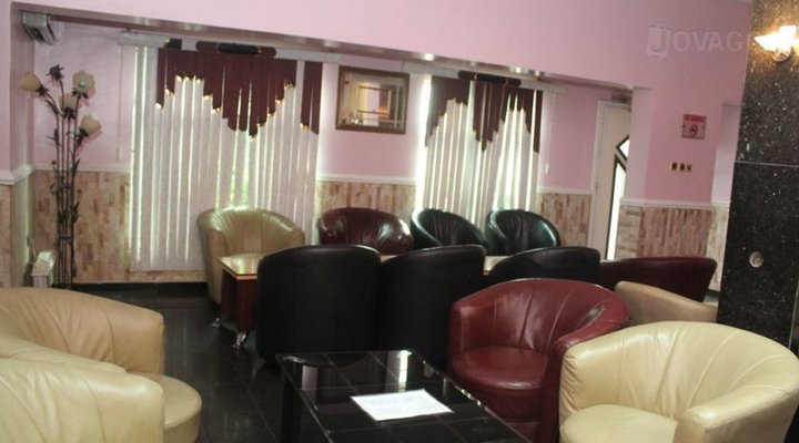 VicMike Villa Hotel & Suites