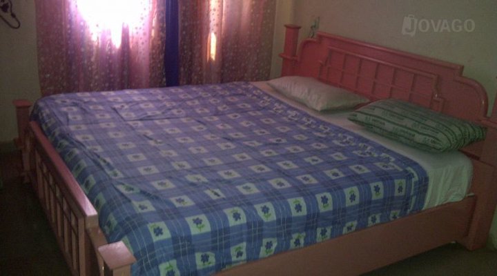 De Almonds Home Hotel