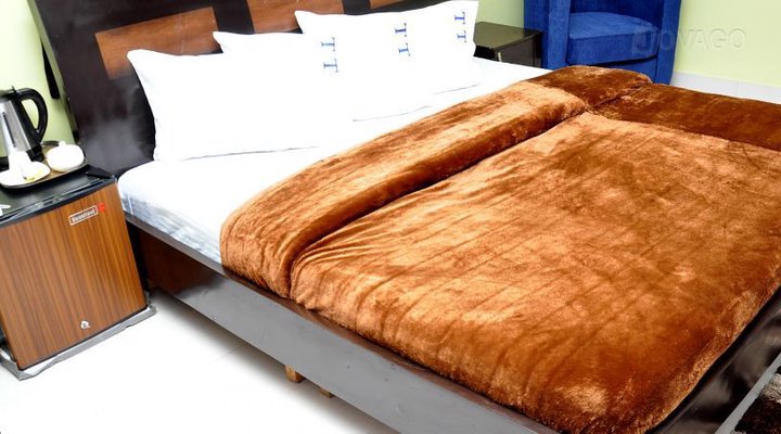 Twin Tower Hotel & Suites