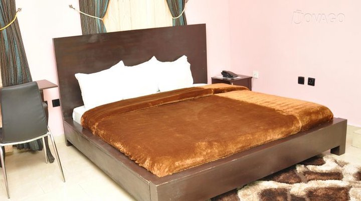 Twin Tower Hotel & Suites