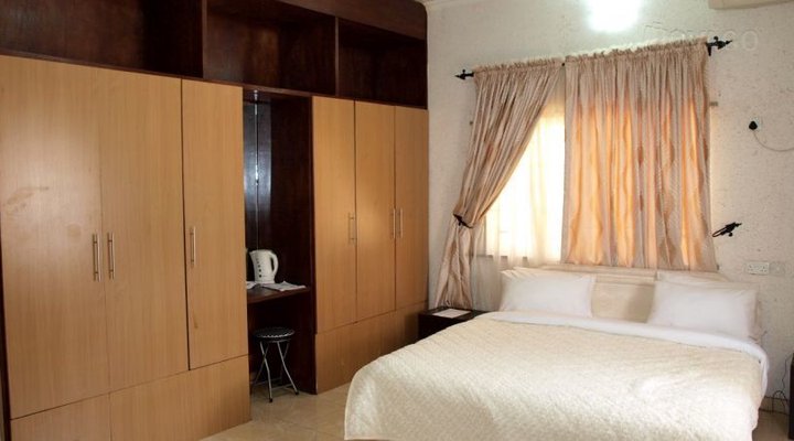 Figlos Hotel And Suites