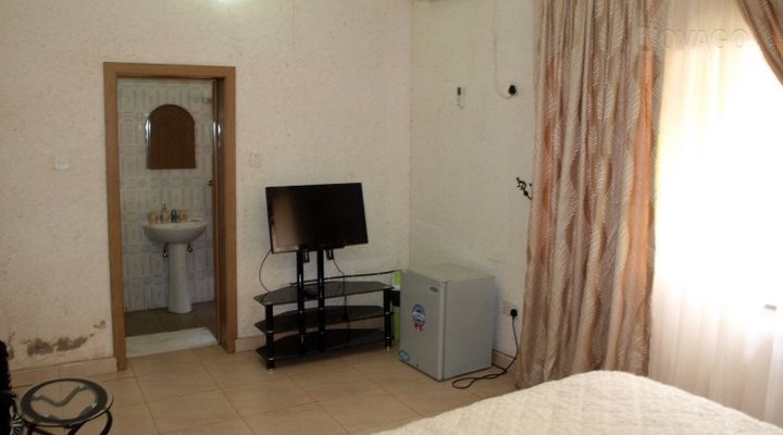Figlos Hotel And Suites