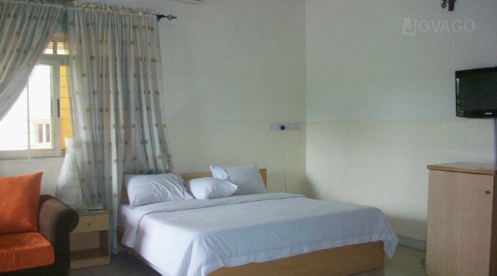 Franphinas Suites And Hotel