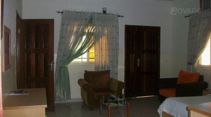 Franphinas Suites And Hotel