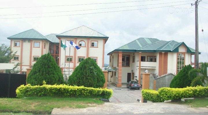 Franphinas Suites And Hotel