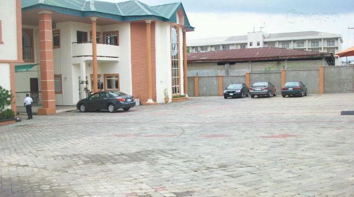 Franphinas Suites And Hotel