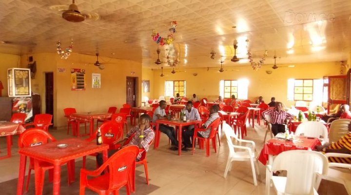 Mary Guest House And Bar