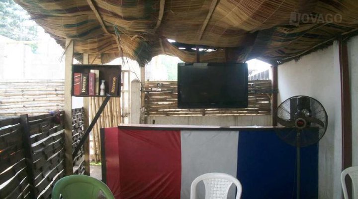 Revolution Suites, Agodi