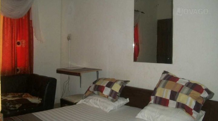 Revolution Suites, Agodi