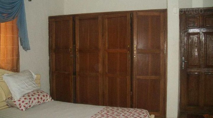 Revolution Suites, Agodi