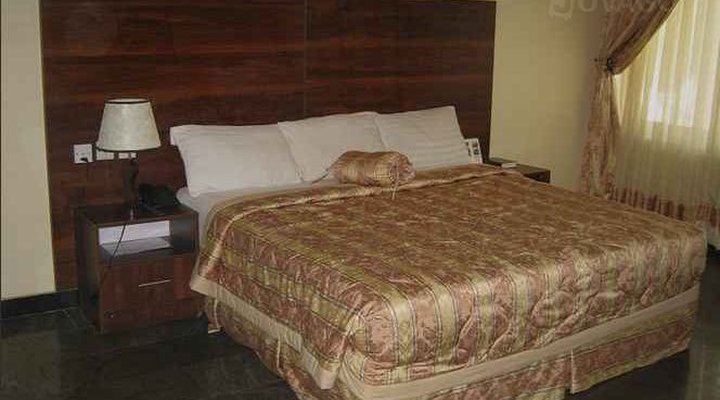 Summit Villas Suites & Apartment