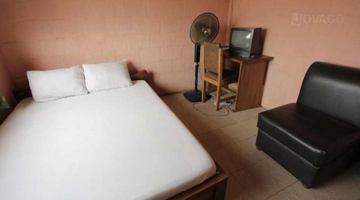 Ojei Golden Gate and Suites