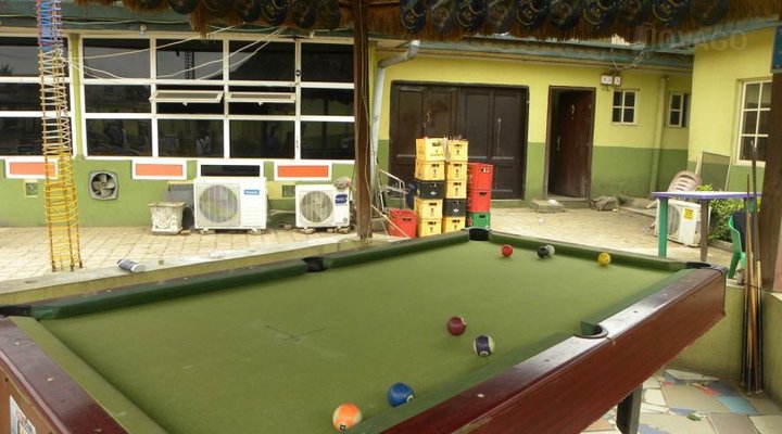 Sidos Club And Bar