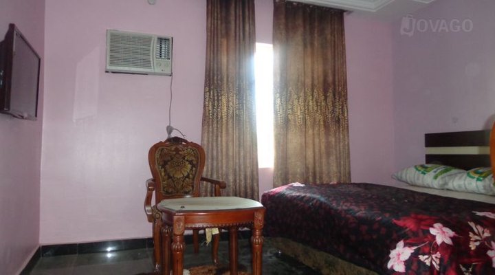 Hotel De Laurel
