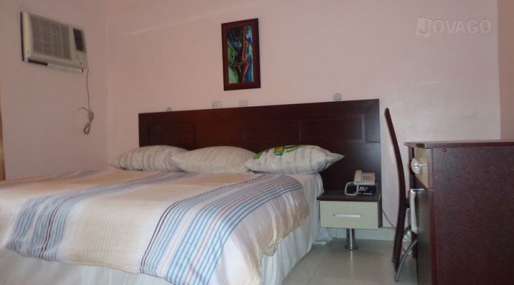 Hotel De Laurel
