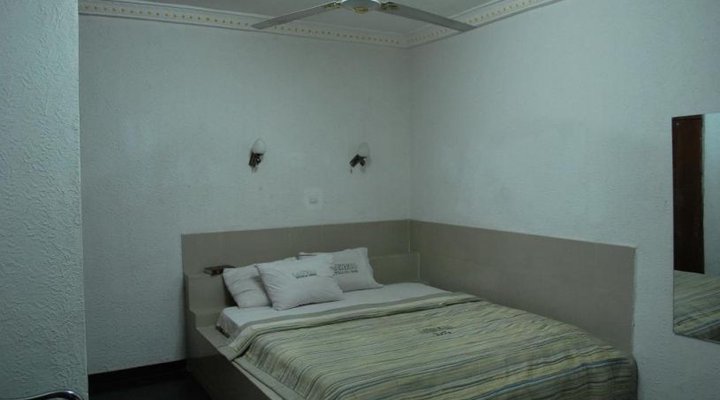 Lawfab Hotel & Suites