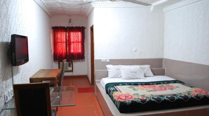 Lawfab Hotel & Suites