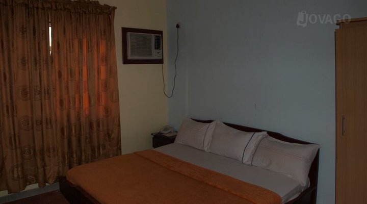 New Town Hotel And Suites