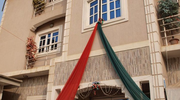 New Town Hotel And Suites