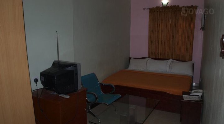 New Town Hotel And Suites