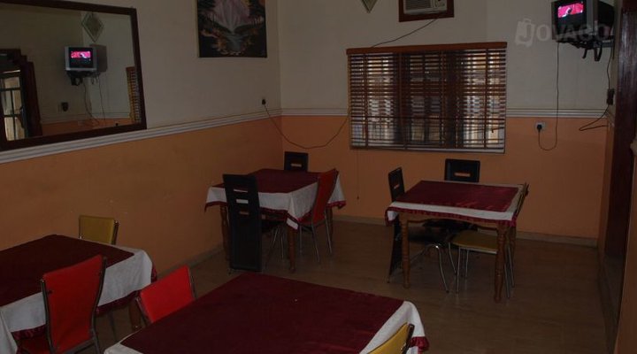 New Town Hotel And Suites