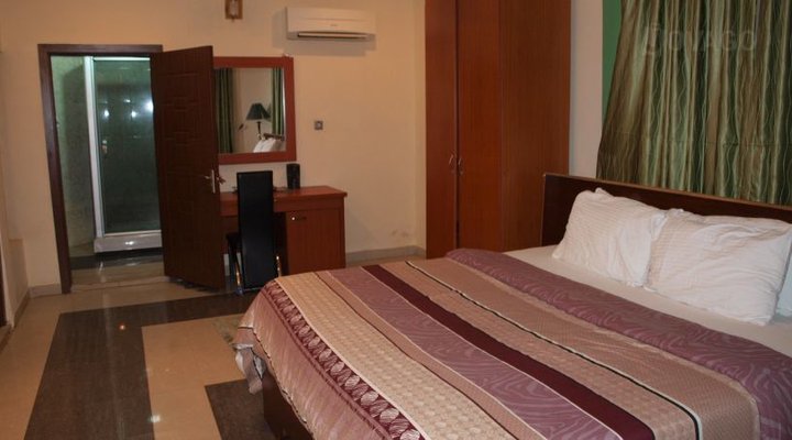 House 23 (Guest House)