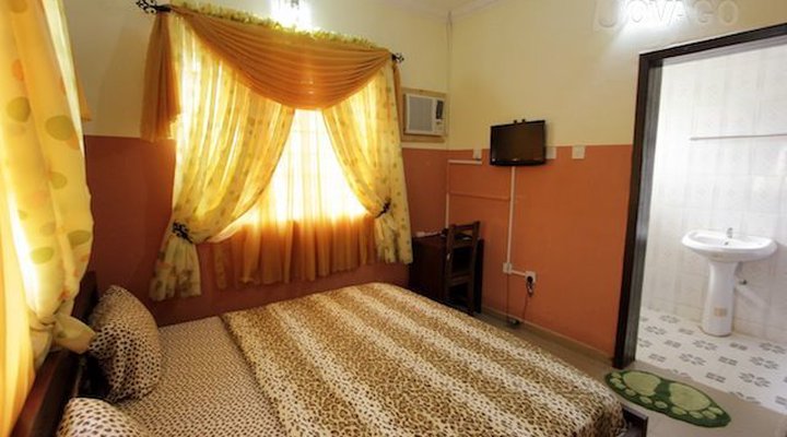Franc Philemon Hotel & Suites