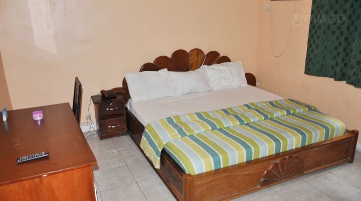 De Reggys Hotel & Suites Annex