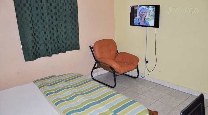 De Reggys Hotel & Suites Annex