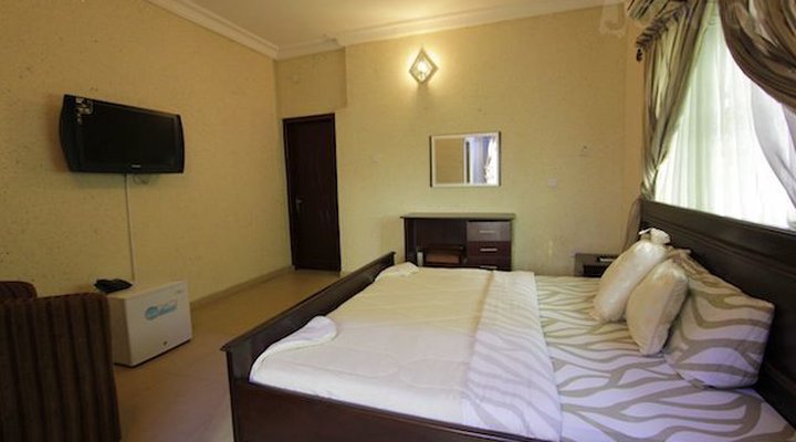 De Mainbowl Hotel and Suites