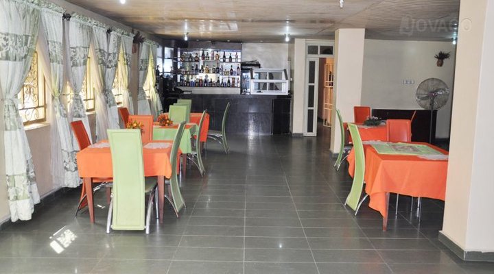De Reggys Hotel & Suites