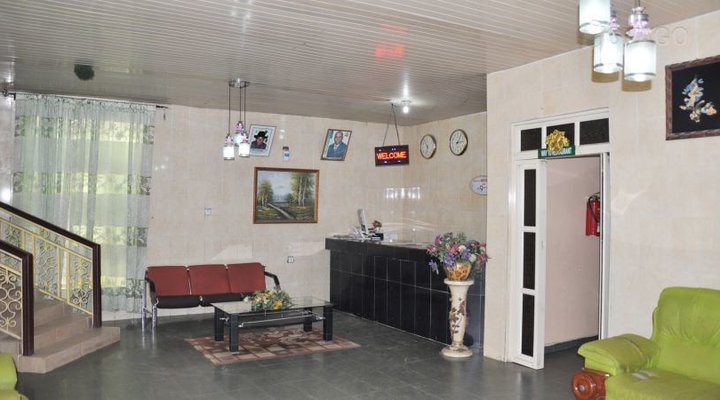 De Reggys Hotel & Suites