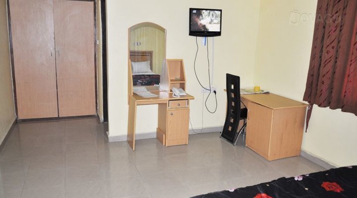 De Reggys Hotel & Suites