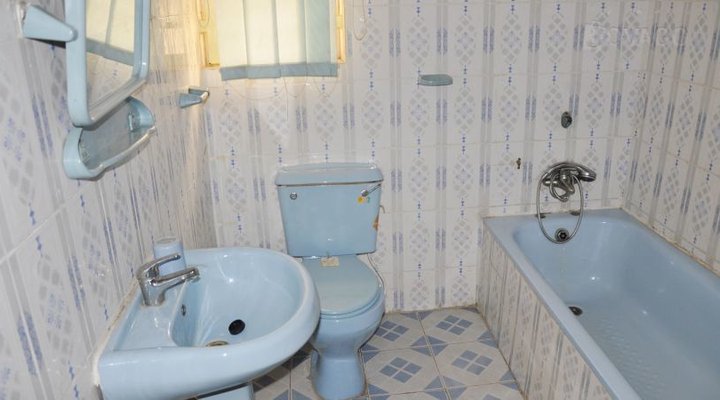 De Reggys Hotel & Suites