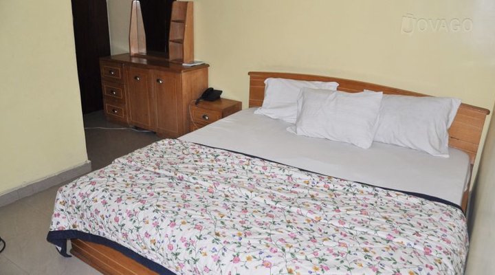 De Reggys Hotel & Suites