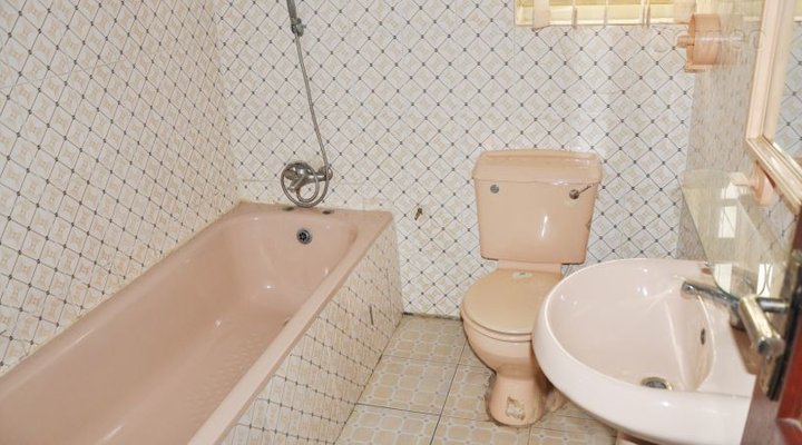 De Reggys Hotel & Suites