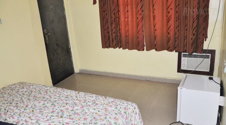 De Reggys Hotel & Suites