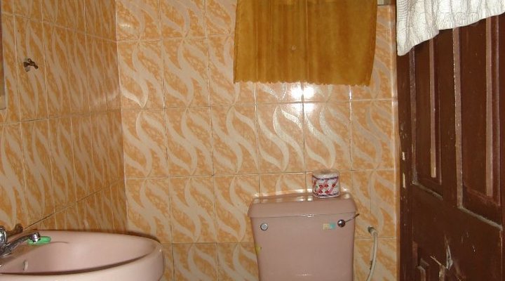 Happy Day Hotel, Arepo