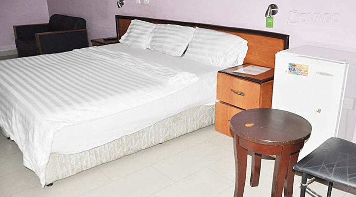 Rochester Garden Hotel